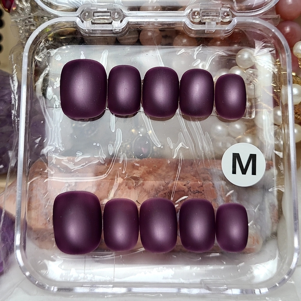 Matte Velvet Cateye Press-On Nail Set | DIY At Home Manicure | Easy & Reusable
